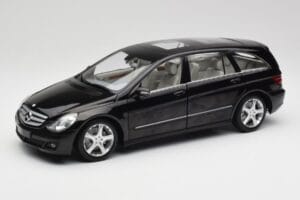 Mercedes R-Class W251 Obsidian Black Minichamps 1:18 150034601 Diecast