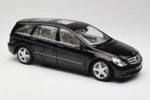 Mercedes R-Class W251 Obsidian Black Minichamps 1:18 150034601 Diecast - image 6 of 8