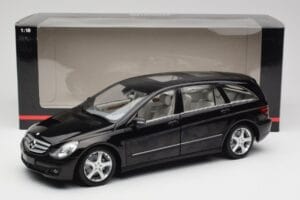 Mercedes R-Class W251 Obsidian Black Minichamps 1:18 150034601 Diecast - image 8 of 8