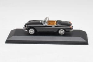 MGB Cabriolet Black Minichamps 1:43 430131030 Diecast