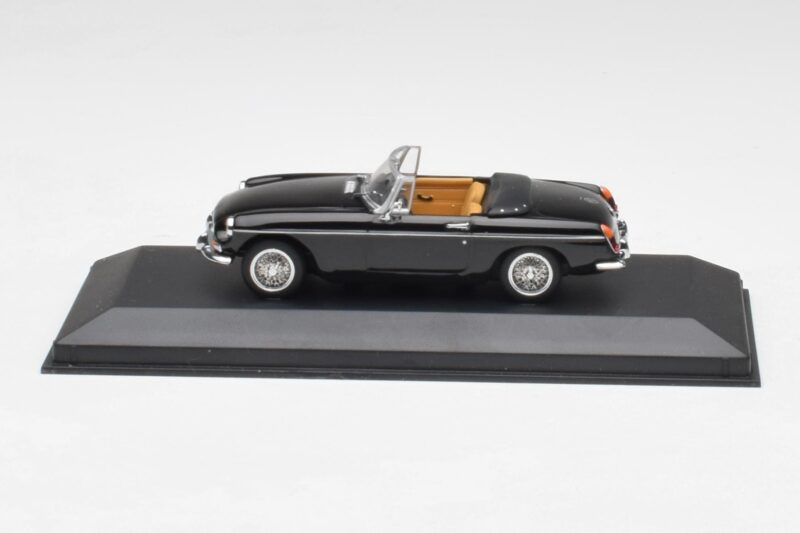 MGB Cabriolet Black Minichamps 1:43 MGB Cabriolet Black Minichamps 1:43 430131030 Diecast