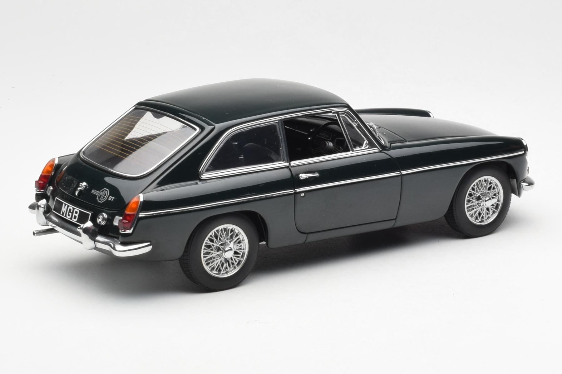 MGB GT Mk2 Coupe Racing Green AUTOart 1:18
