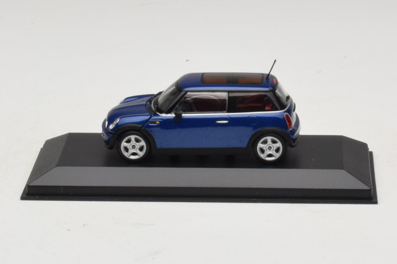Mini Cooper Cabriolet Blue Minichamps 1:43 Mini Cooper Cabriolet Blue Minichamps 1:43 80420309092-R1 Diecast