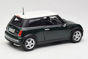 Mini Cooper Mk7 Green Maisto 1:18 7271336 Diecast - image 3 of 8