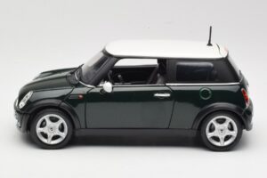 Mini Cooper Mk7 Green Maisto 1:18 7271336 Diecast - image 4 of 8
