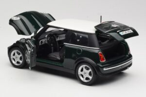 Mini Cooper Mk7 Green Maisto 1:18 7271336 Diecast - image 5 of 8