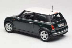Mini Cooper Mk7 Green Maisto 1:18 7271336 Diecast - image 7 of 8