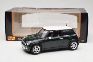 Mini Cooper Mk7 Green Maisto 1:18 7271336 Diecast - image 8 of 8