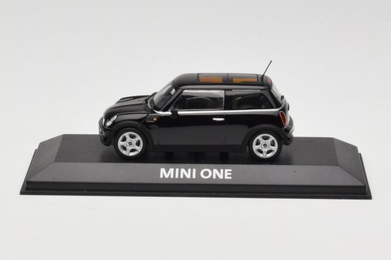 Mini One R50 Black With Black Roof Minichamps 1:43 Mini One R50 Black With Black Roof Minichamps 1:43 MINI005 Diecast