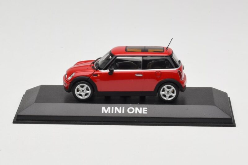 Mini One R50 Red With Red Roof Minichamps 1:43 Mini One R50 Red With Red Roof Minichamps 1:43 MINI001 Diecast