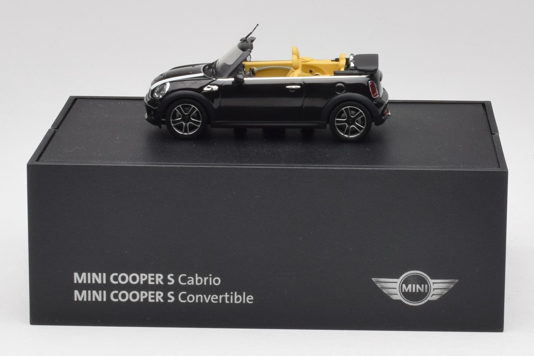 Minichamps Mini Cooper S R57 1:43 Black Cabriolet