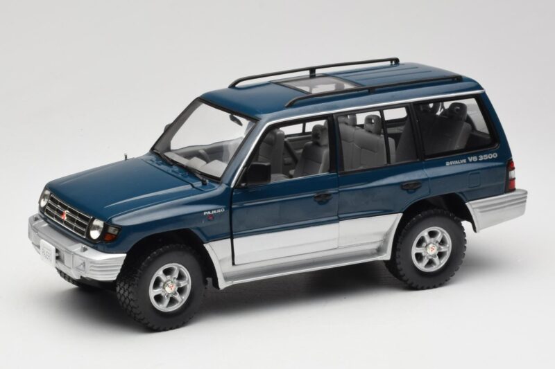 Mitsubishi Pajero V20 LWB Blue & Silver Sun Star 1:18 Mitsubishi Pajero V20 LWB Blue & Silver Sun Star 1:18 1212 Diecast