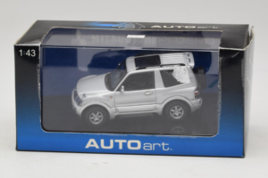 Mitsubishi Pajero SWB Silver AUTOart 1:43 57113 Diecast - image 4 of 4