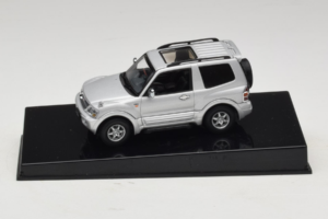 Mitsubishi Pajero SWB Silver AUTOart 1:43 57113 Diecast