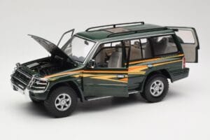 Mitsubishi Pajero V20 LWB Green Sun Star 1:18 1225 Diecast - image 2 of 8