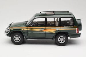 Mitsubishi Pajero V20 LWB Green Sun Star 1:18 1225 Diecast - image 4 of 8