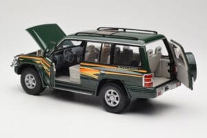 Mitsubishi Pajero V20 LWB Green Sun Star 1:18 1225 Diecast - image 5 of 8