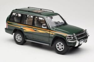 Mitsubishi Pajero V20 LWB Green Sun Star 1:18 1225 Diecast - image 6 of 8