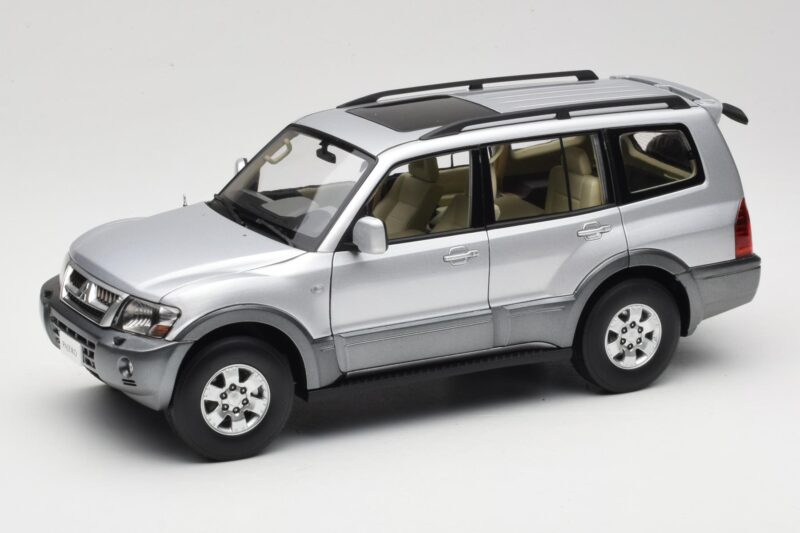 Mitsubishi Pajero V73 Blue YC Model 1:18 Mitsubishi Pajero V73 Blue YC Model 1:18 241218040102010209 Diecast