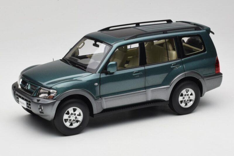 Mitsubishi Pajero V73 Green YC Model 1:18 Mitsubishi Pajero V73 Green YC Model 1:18 241218040101010215 Diecast
