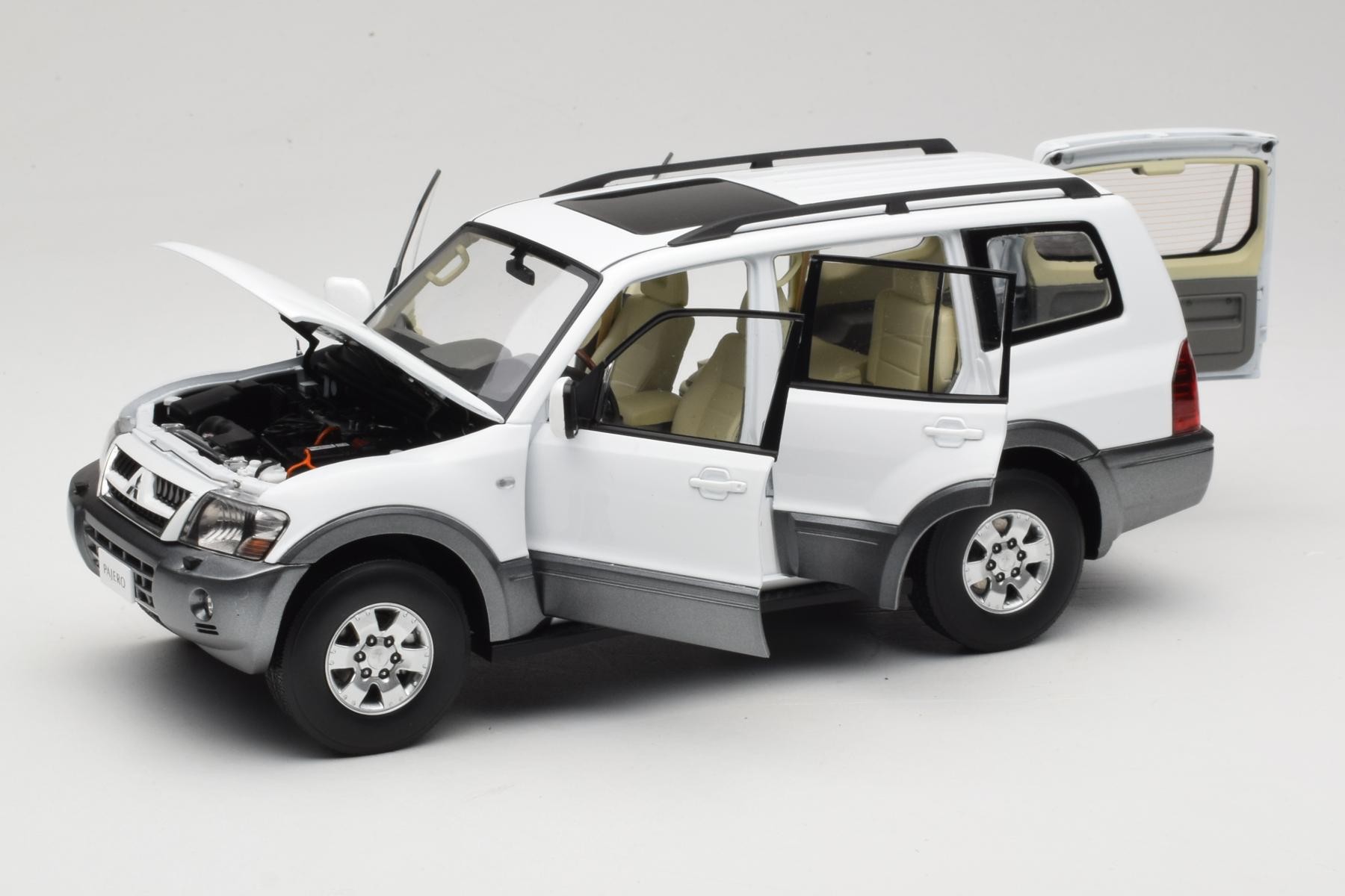 MITSUBISHI PAJERO AUTOart 1/43 ホワイト YC Model Mitsubishi Pajero V73 White 1:18 Diecast SUV