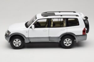 Mitsubishi Pajero V73 White YC Model 1:18 241218040103010206 Diecast - image 4 of 8