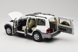 Mitsubishi Pajero V73 White YC Model 1:18 241218040103010206 Diecast - image 5 of 8