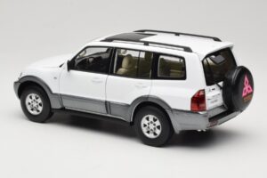 Mitsubishi Pajero V73 White YC Model 1:18 241218040103010206 Diecast - image 7 of 8