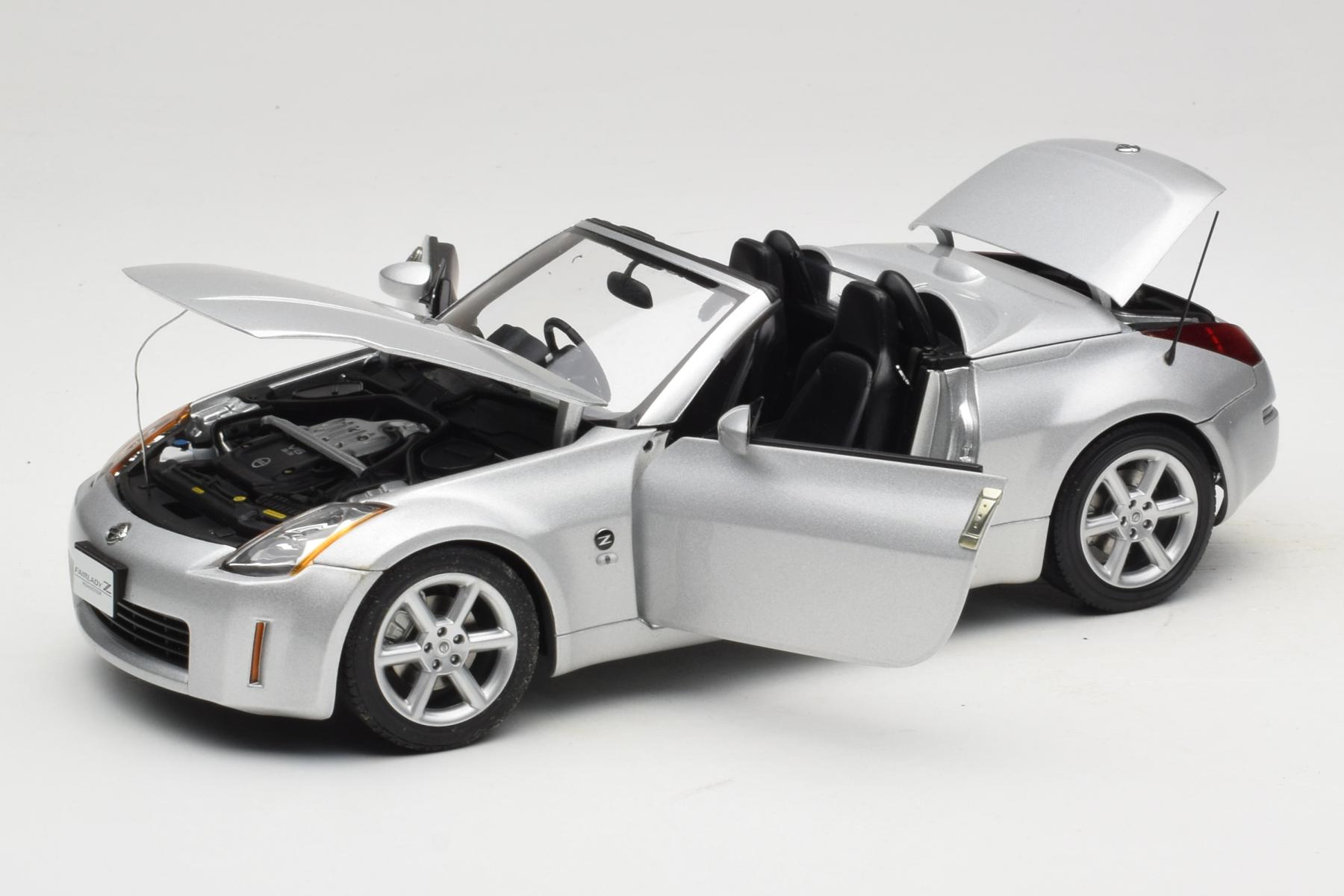 ノ*ー様 AUTOart Nissan Fairlady Z 1/18 シルバー AUTOart Nissan Fairlady Z Z33 1:18 Diamond Silver