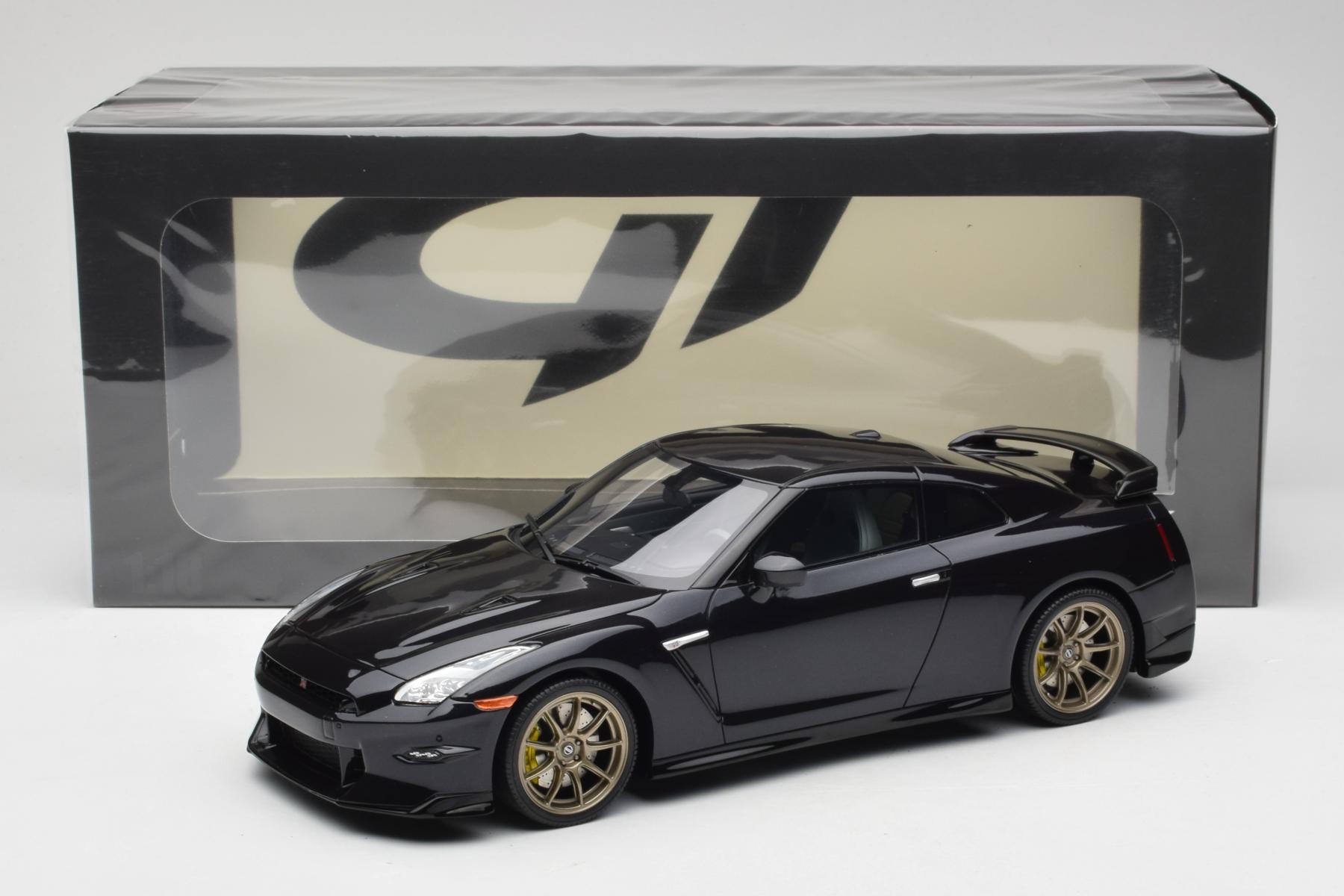 GT Spirit Nissan GT-R R35 1:18 Midnight Purple Resin