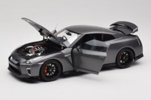 Nissan GT-R R35 Track Edition NISMO Gun Metallic MotorHelix 1:18 M83507 Diecast - image 2 of 8