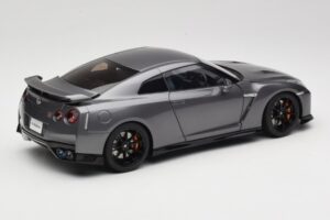 Nissan GT-R R35 Track Edition NISMO Gun Metallic MotorHelix 1:18 M83507 Diecast - image 3 of 8