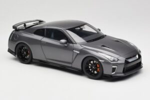 Nissan GT-R R35 Track Edition NISMO Gun Metallic MotorHelix 1:18 M83507 Diecast - image 6 of 8