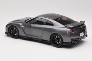 Nissan GT-R R35 Track Edition NISMO Gun Metallic MotorHelix 1:18 M83507 Diecast - image 7 of 8