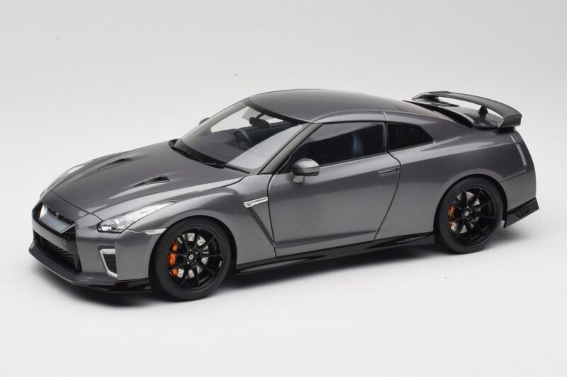 Nissan GT-R R35 Track Edition NISMO Gun Metallic MotorHelix 1:18 M83507 Diecast