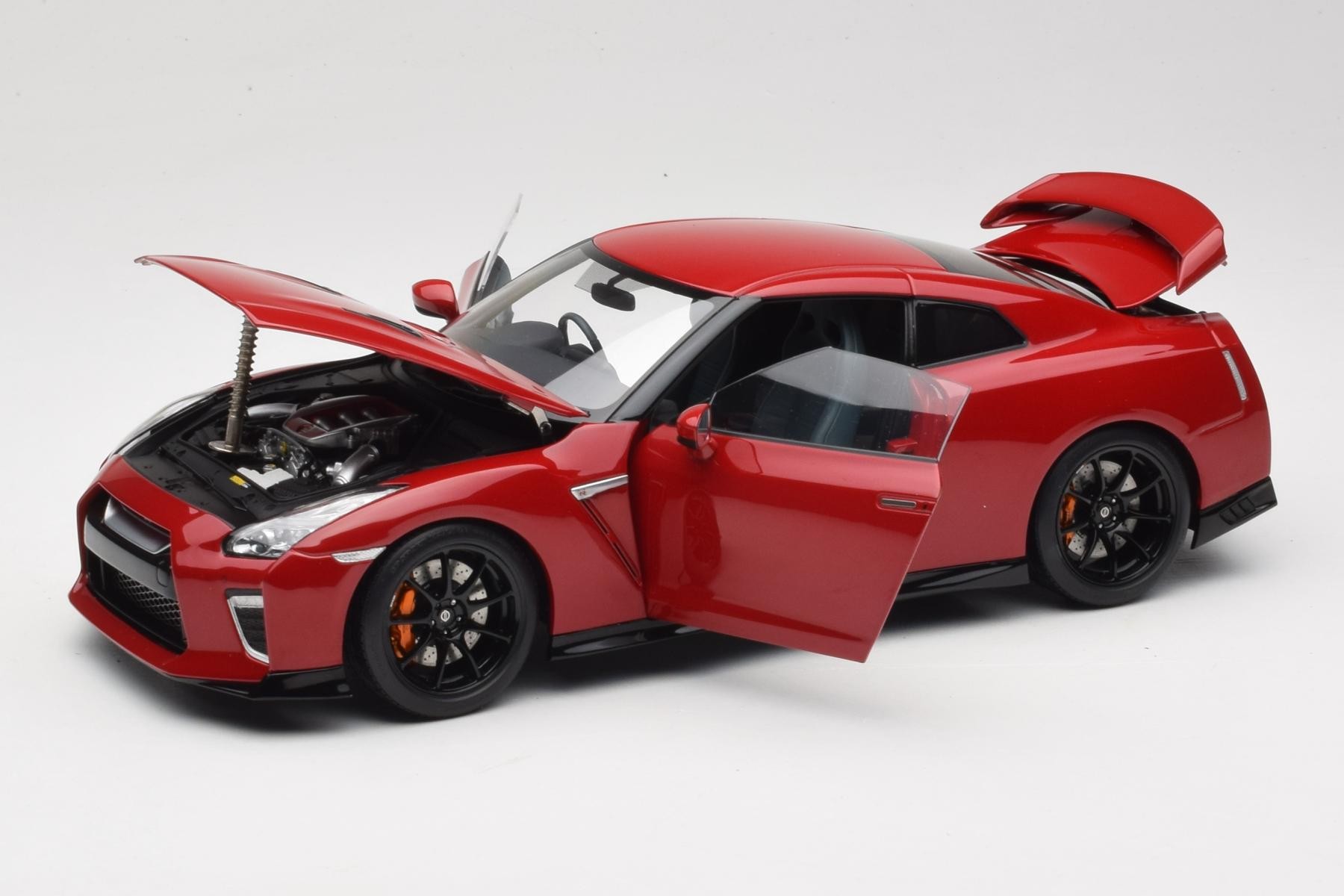 MotorHelix Nissan GT-R Track Edition NISMO 1:18 Red