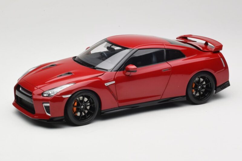Nissan GT-R R35 Track Edition NISMO Vibrant Red MotorHelix 1:18 M83511 Diecast
