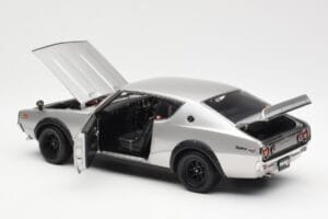 Nissan Skyline 2000 GT-R KPGC110 Silver Kyosho 1:18 08255S Diecast - image 5 of 8