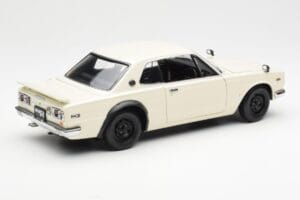 Nissan Skyline 2000 GT-R KPGC110 White Kyosho 1:18 08127W Diecast - image 3 of 8