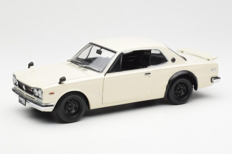 Nissan Skyline 2000 GT-R KPGC110 White Kyosho 1:18 Nissan Skyline 2000 GT-R KPGC110 White Kyosho 1:18 08127W Diecast