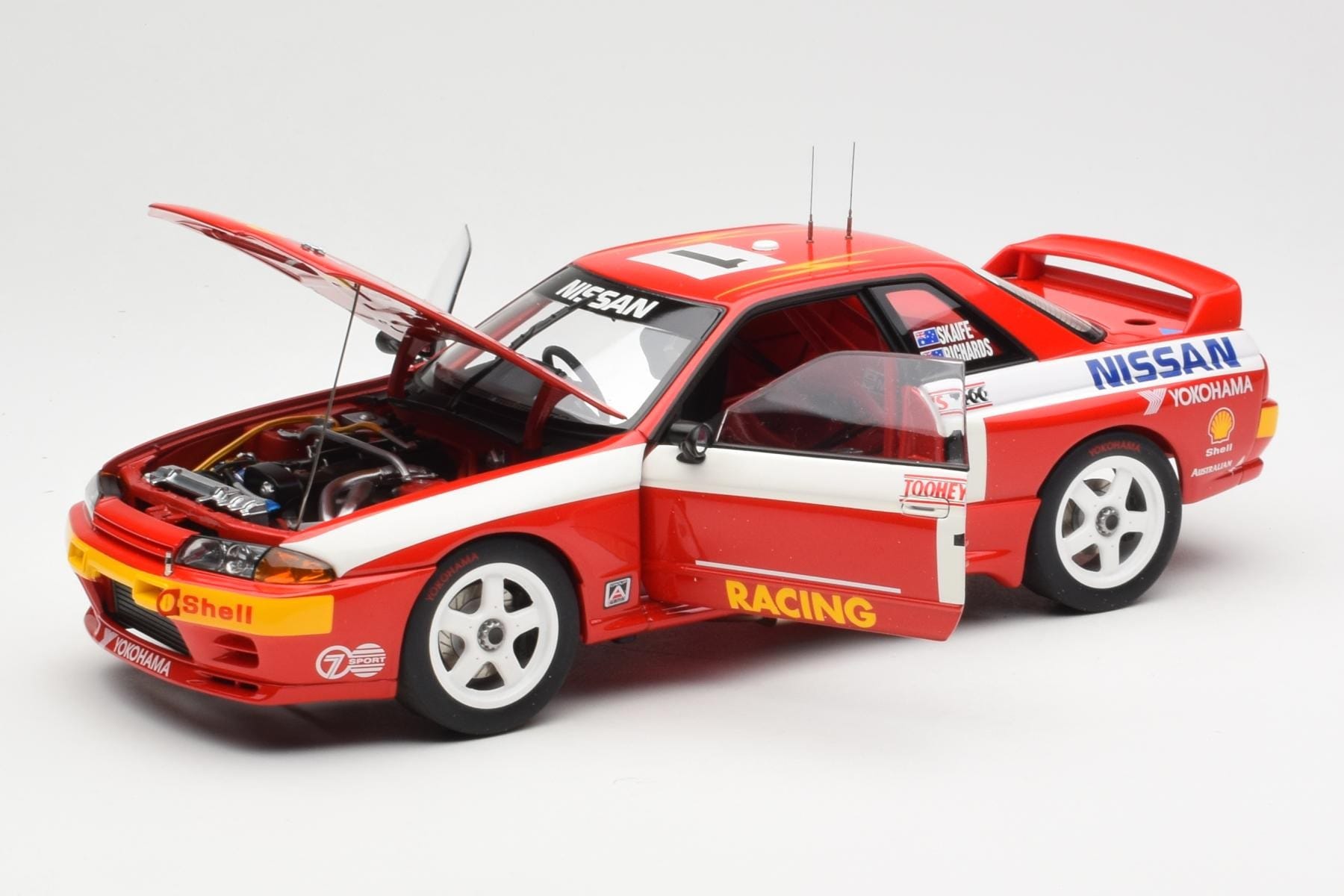 AUTOart Nissan Skyline R32 #1 Bathurst 1992 1:18