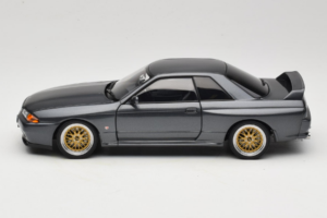 Nissan Skyline GT-R R32 V-Spec II Tuned Gun Grey Metallic AUTOart 1:18 77417 Diecast - image 4 of 8