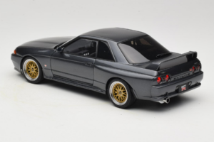 Nissan Skyline GT-R R32 V-Spec II Tuned Gun Grey Metallic AUTOart 1:18 77417 Diecast - image 7 of 8