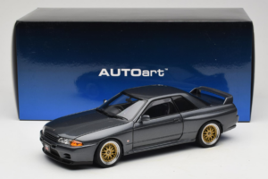 Nissan Skyline GT-R R32 V-Spec II Tuned Gun Grey Metallic AUTOart 1:18 77417 Diecast - image 8 of 8