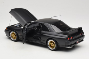 Nissan Skyline GT-R R32 V-Spec II Tuned Version Matt Black AUTOart 1:18 77418 Diecast - image 5 of 8