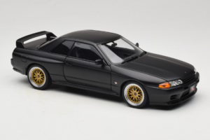 Nissan Skyline GT-R R32 V-Spec II Tuned Version Matt Black AUTOart 1:18 77418 Diecast - image 6 of 8