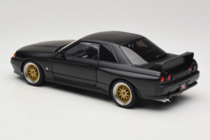 Nissan Skyline GT-R R32 V-Spec II Tuned Version Matt Black AUTOart 1:18 77418 Diecast - image 7 of 8