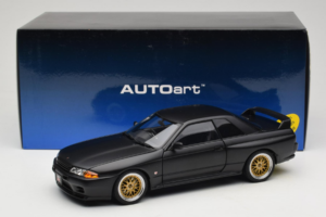 Nissan Skyline GT-R R32 V-Spec II Tuned Version Matt Black AUTOart 1:18 77418 Diecast - image 8 of 8