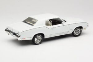Oldsmobile Cutlass SX White ERTL 1:18 33775 Diecast - image 3 of 8