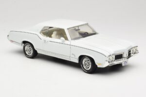 Oldsmobile Cutlass SX White ERTL 1:18 33775 Diecast - image 6 of 8